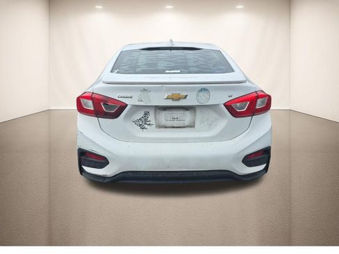 Used 2017 Chevrolet Cruze LT w/ Convenience Package image 6