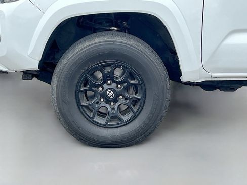 Used 2019 Toyota Tacoma SR5 AWD/4WD image 27