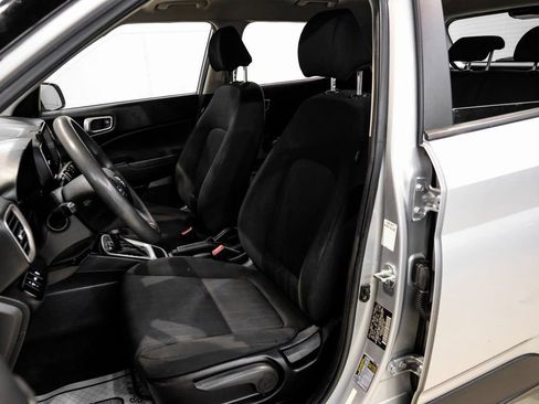 Used 2021 Hyundai Venue SE image 30