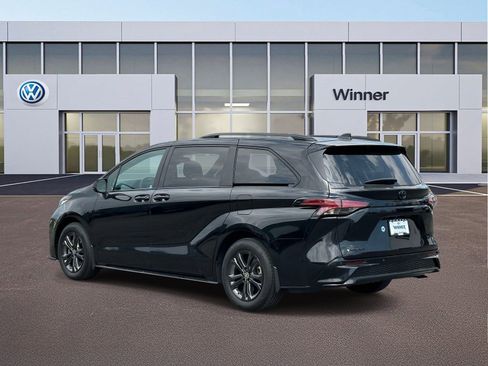 Used 2025 Toyota Sienna XSE w/ XSE Plus Package AWD/4WD image 3