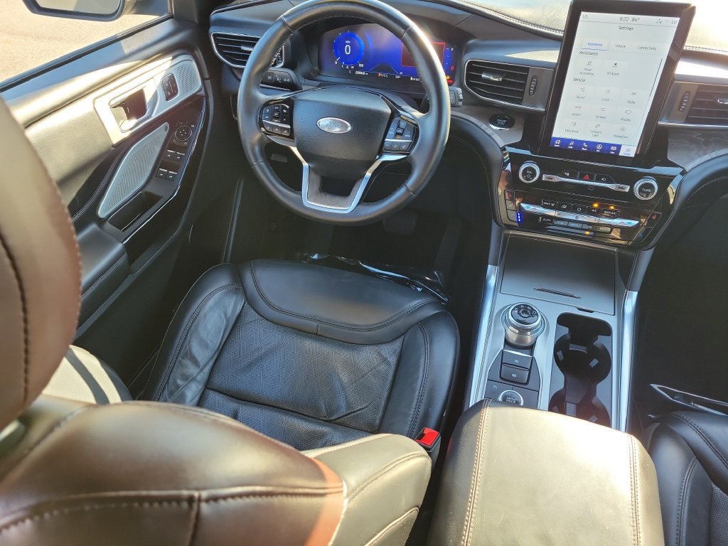 Used 2023 Ford Explorer Platinum w/ Technology Package AWD/4WD image 10
