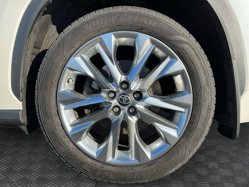 Used 2021 Toyota Highlander Limited image 12