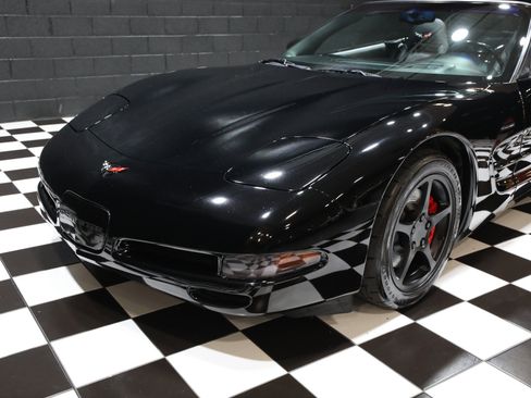 Used 2001 Chevrolet Corvette Convertible w/ Preferred Equipment Group2 RWD image 12