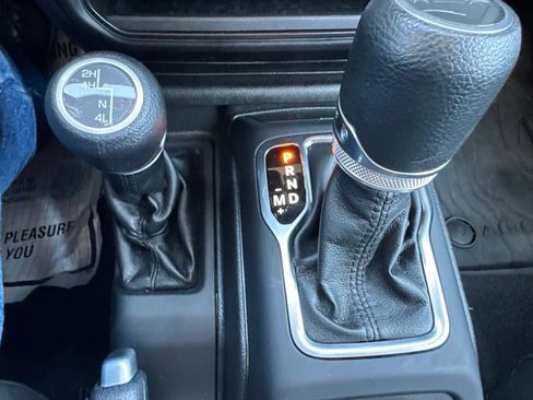 Used 2021 Jeep Gladiator Sport AWD/4WD image 31