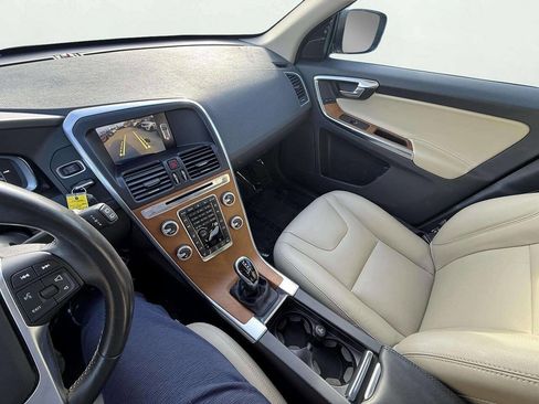 Used 2017 Volvo XC60 T6 Inscription w/ Climate Package image 19