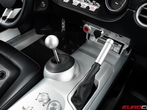 Used 2006 Ford GT RWD image 39