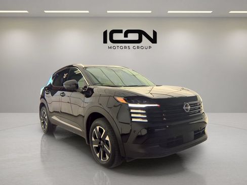 Used 2025 Nissan Kicks SR AWD/4WD image 4