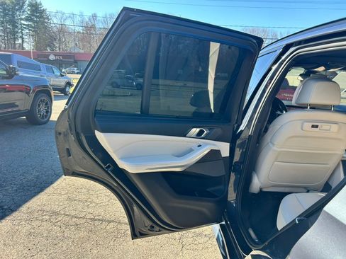 Used 2021 BMW X5 sDrive40i w/ M Sport Package image 16