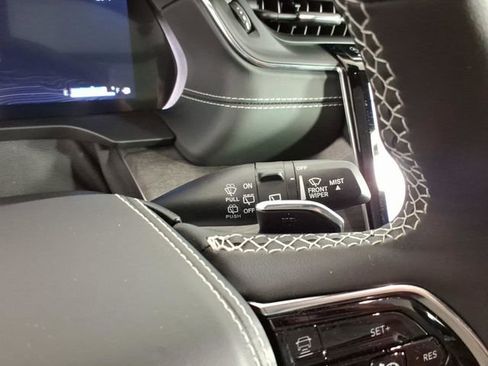 Used 2023 Jeep Grand Cherokee Overland AWD/4WD image 21