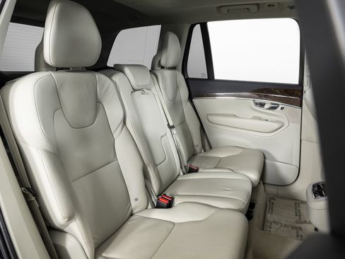 Used 2016 Volvo XC90 T6 Momentum image 24