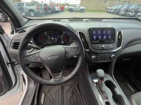 Used 2023 Chevrolet Equinox RS image 9