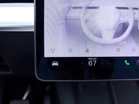 Used 2022 Tesla Model Y Long Range image 22