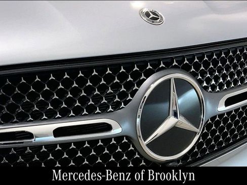 Used 2024 Mercedes-Benz GLC 300 4MATIC image 32