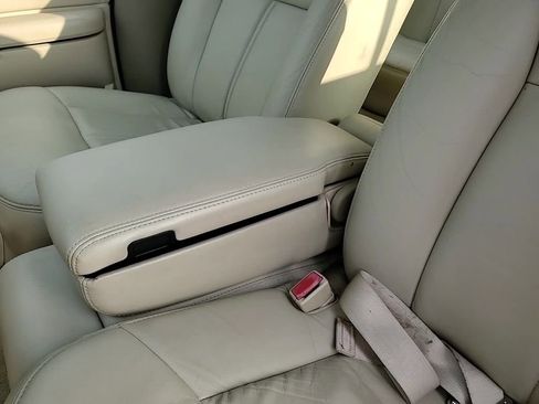 Used 2006 Lincoln Town Car Signature L image 19