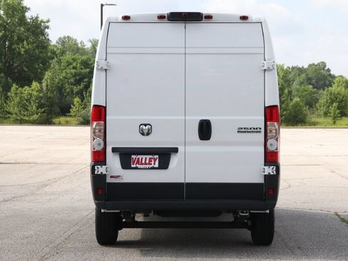 Used 2026 RAM ProMaster 2500 w/ Convenience Group FWD image 8