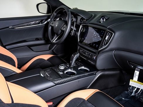 Used 2024 Maserati Ghibli Trofeo image 17