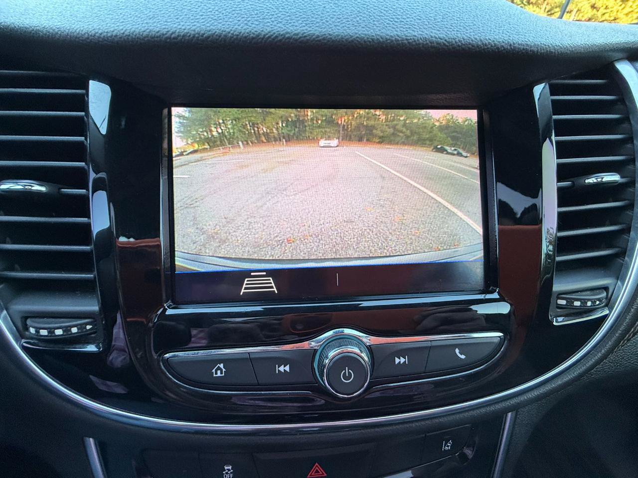 Used 2020 Chevrolet Trax Premier FWD image 19