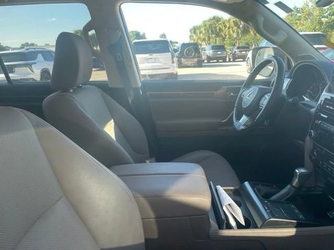 Used 2023 Lexus GX 460 Premium w/ Accessory Package AWD/4WD image 8