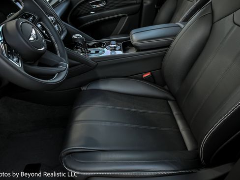 Used 2024 Bentley Bentayga image 27