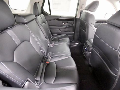 New 2025 Honda Pilot EX-L image 13