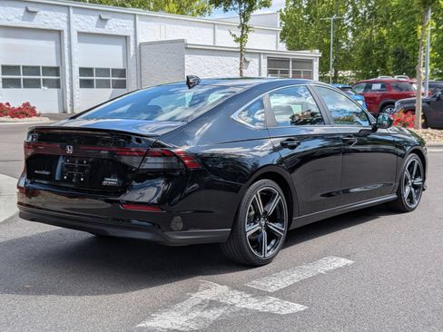 Used 2023 Honda Accord Sport image 3