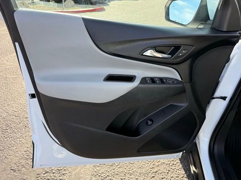 Used 2022 Chevrolet Equinox LT w/ Driver Convenience Package image 18