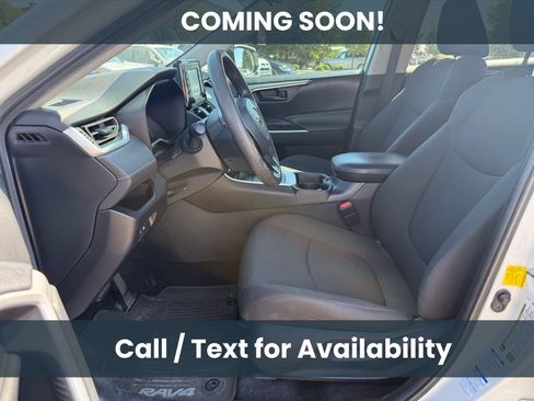 Used 2021 Toyota RAV4 LE w/ Carpet Mat Package (TMS) AWD/4WD image 9