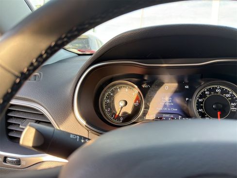 Used 2022 Jeep Cherokee Latitude Lux w/ Mopar Interior Package image 18