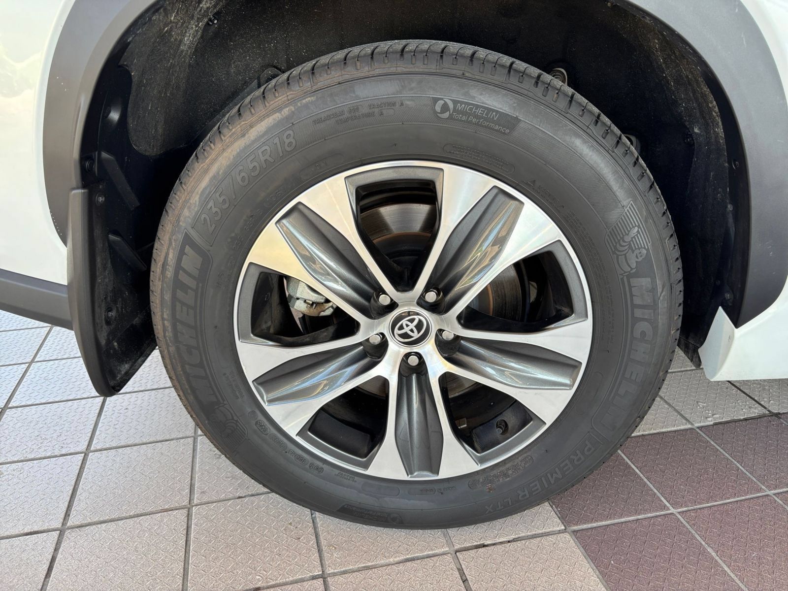 Used 2026 Toyota Highlander XLE AWD/4WD image 32