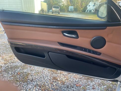 Used 2011 BMW 328i Convertible image 24