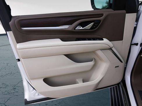 Used 2021 GMC Yukon XL Denali w/ Denali Premium Package image 25