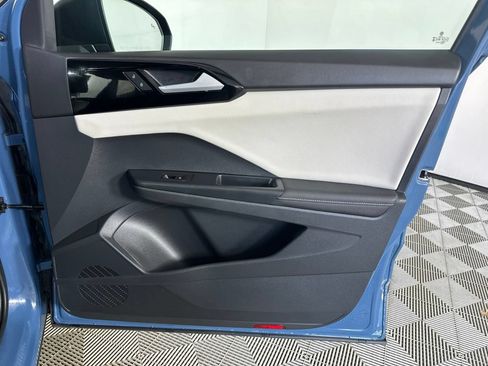 Used 2025 Volkswagen Taos S FWD image 30