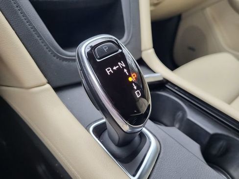 Used 2018 Cadillac XT5 AWD image 23