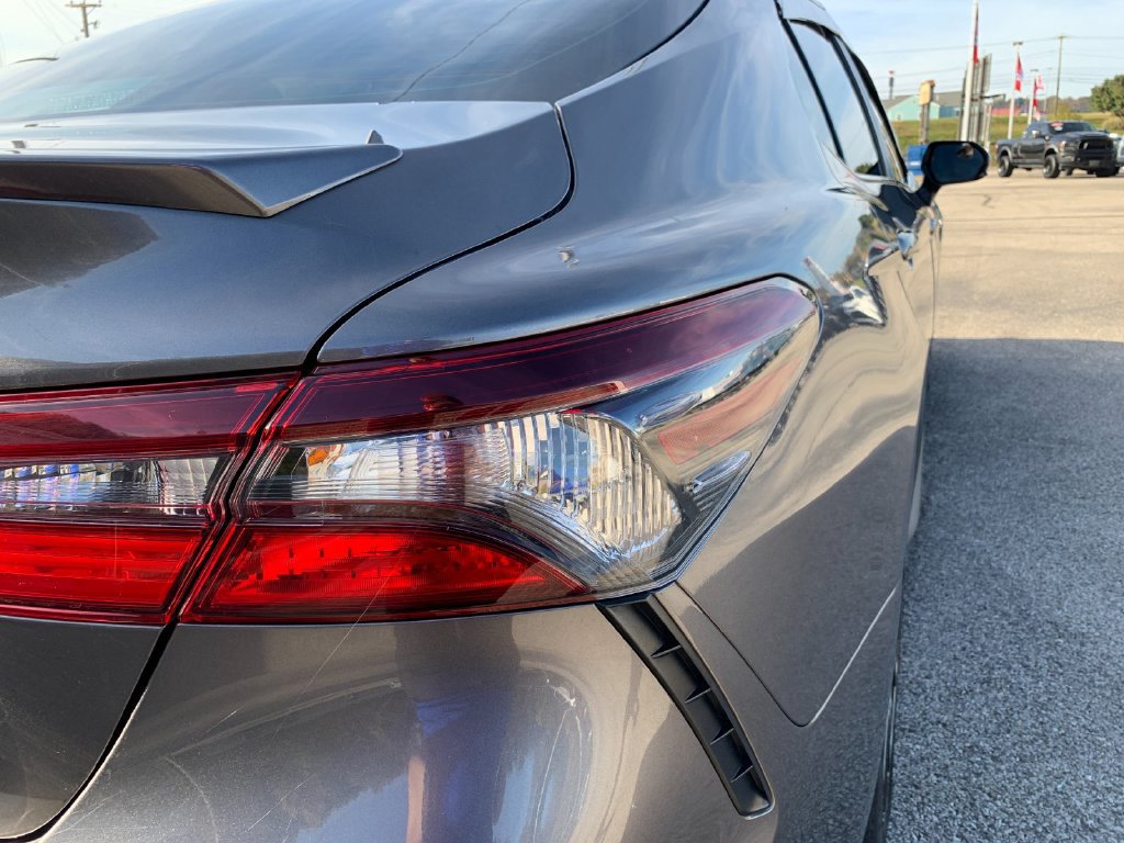 Used 2021 Toyota Camry SE w/ Cold Weather Package FWD image 32