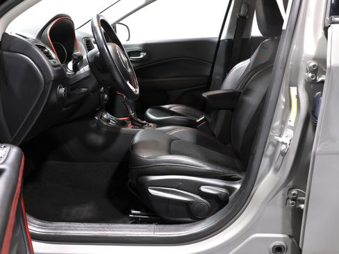 Used 2020 Jeep Compass Trailhawk w/ Cold Weather Group AWD/4WD image 44