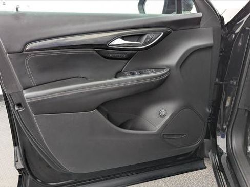Used 2022 Buick Envision Essence w/ Sport Touring Package FWD image 13