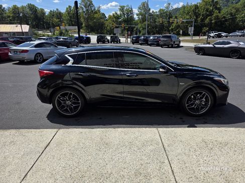 Used 2018 INFINITI QX30 Sport w/ Sport Leather Package image 7