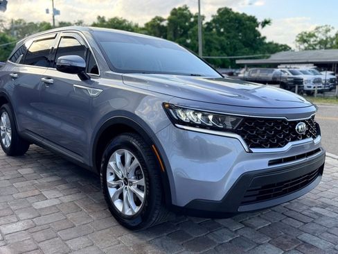 Used 2021 Kia Sorento LX image 3
