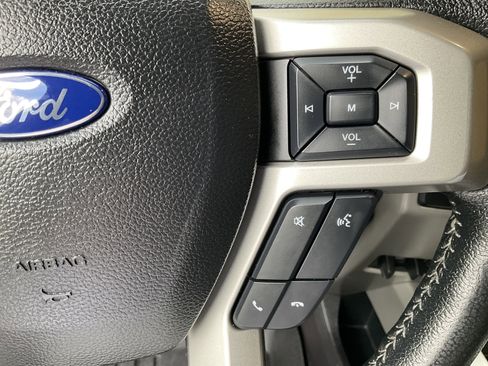 Used 2015 Ford F150 Lariat w/ Max Trailer Tow Package image 31