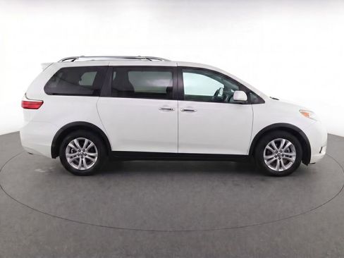 Used 2023 Toyota Sienna Platinum AWD/4WD image 8
