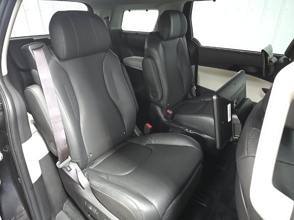 Used 2022 Kia Carnival SX Prestige FWD image 17
