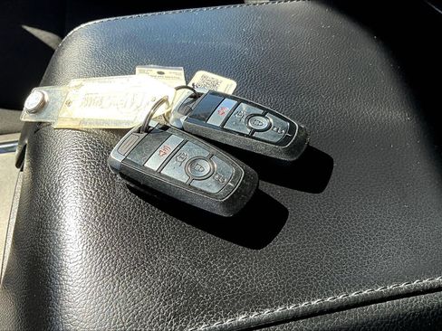 Used 2019 Ford Expedition XLT image 35