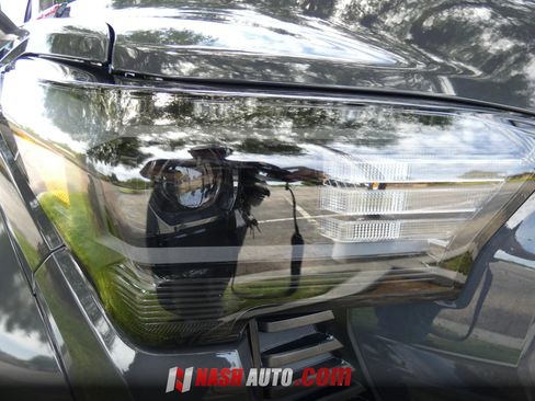 Used 2025 Toyota Tacoma TRD Sport AWD/4WD image 82