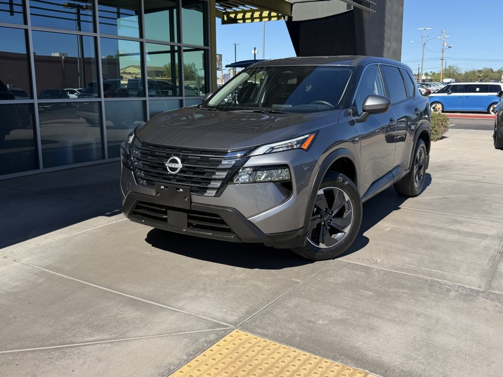 Used 2025 Nissan Rogue SV FWD image 2