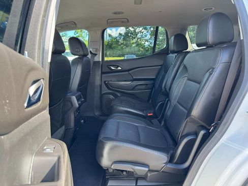 Used 2020 GMC Acadia SLT FWD image 16