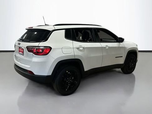 New 2026 Jeep Compass Latitude image 6