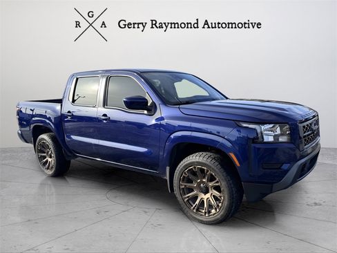 Used 2022 Nissan Frontier SV image 1