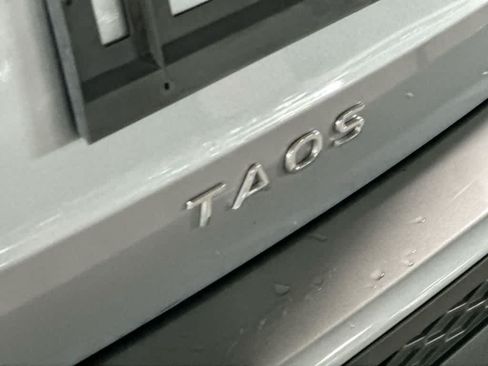 Certified 2023 Volkswagen Taos SE FWD image 10
