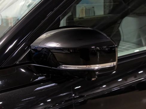 Used 2026 Land Rover Discovery Dynamic SE image 10