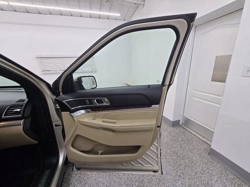 Used 2017 Ford Explorer Limited w/ Equipment Group 301A FWD image 31